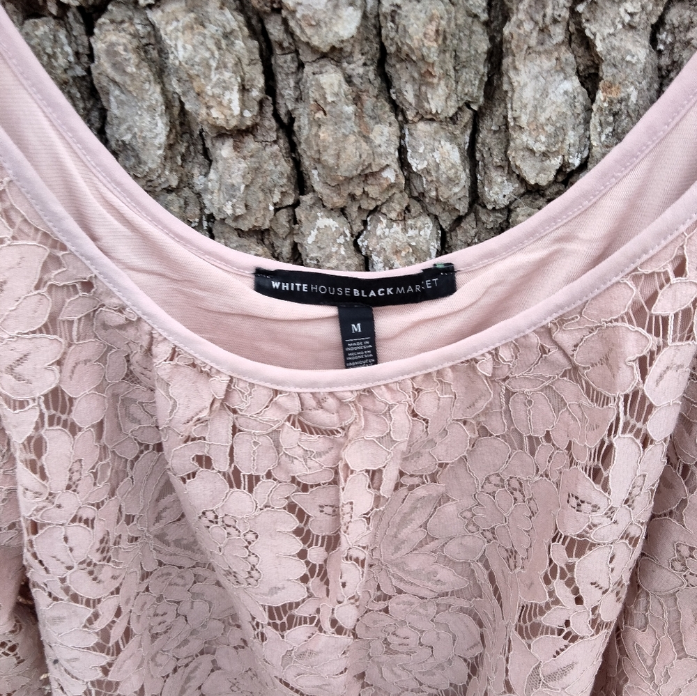 ⬇️Price Drop!⬇️White House Black Market Lace Cutout top in size M - Picture 3 of 3